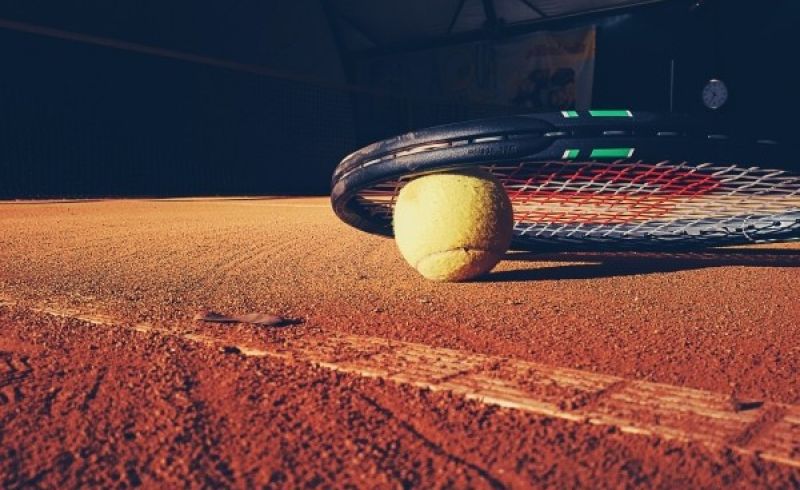 tennis-racke-and-ball-on-court