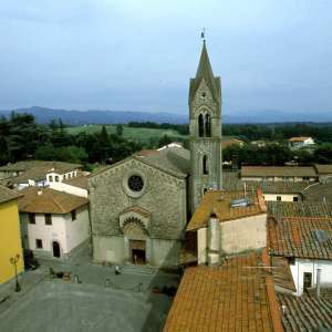 Oratorio della Madonna di Piazza, visto dal Palazzo dei Vicari (Scarperia)