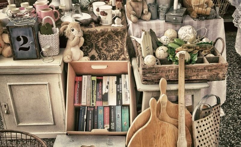 flea-market-stand-market-antiques-business-silver