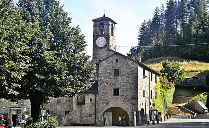 Palazzuolo_sul_senio_palazzo_dei_capitani_1