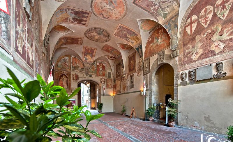 ATRIO-PALAZZO-DEI-VICARI-DI-SCARPERIA