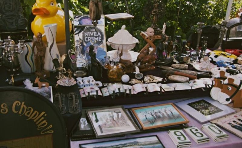 antiquities-on-flea-market(2)