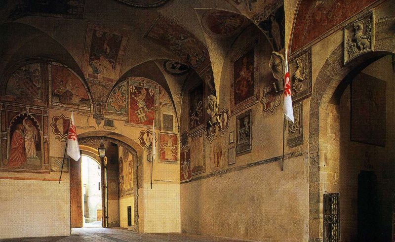 interno palazzo vicari