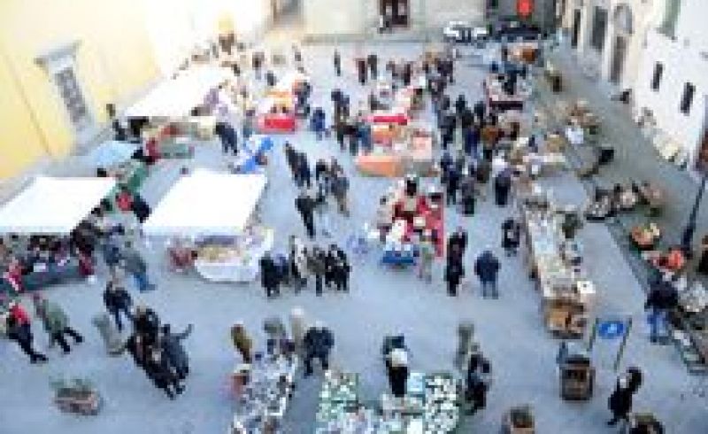 EVERY FIRST SUNDAY - COLLEZIONISTI IN PIAZZA